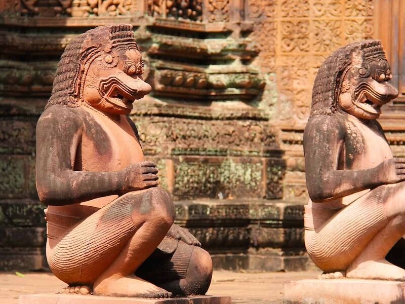 Capture the authentic charm of Banteay Srei’s lush scene